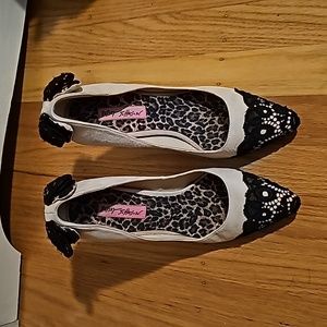 Betsey Johnson Pumps